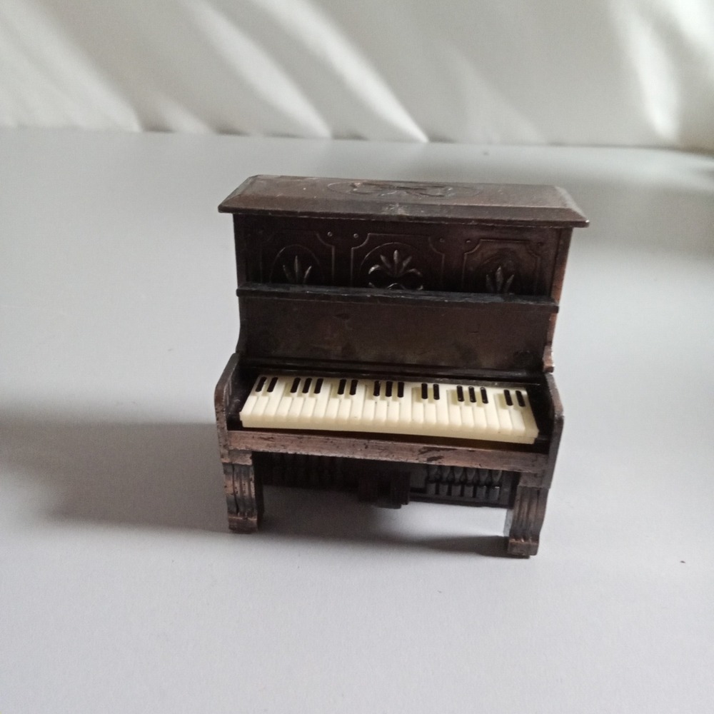 Vintage Die Cast Metal Upright Piano Pencil Sharpener Bronze Tone Miniature